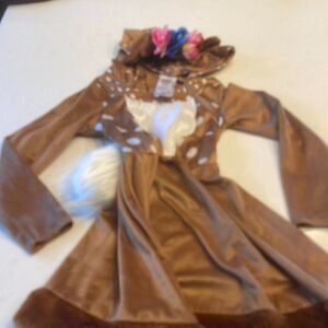 Deer kid’s Halloween costume size Med 5-7 approximately, so cute be ready. Spirt